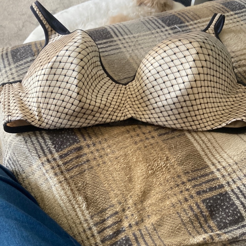 Addition Elle cream and black diamond pattern bra